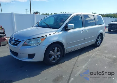 2010 Volkswagen Routan Sel from USA, damaged, VIN 2V4RW5DX4AR204386
